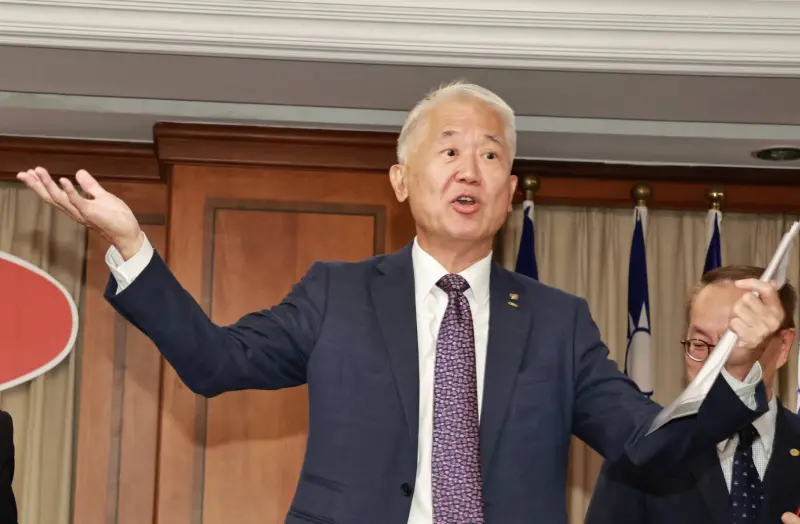 ▲新光人壽董事會今（22）日決議在拿回成本之下，與台北市政府合意解約北士科T17、T18地上權，董事長魏寶生表示，塞翁失馬、焉知非福。（圖／記者吳翊緁）