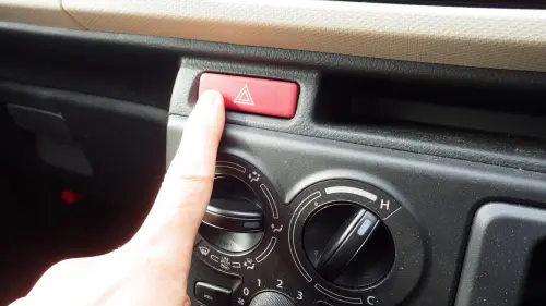 ▲雙黃燈,警示燈,故障燈,開車（圖／取自photoAC）