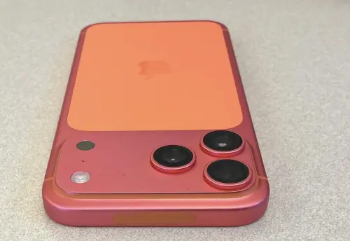 iPhone 17 Pro宇宙橙會褪色？恐清潔劑惹禍！蘋果示警兩類勿用
