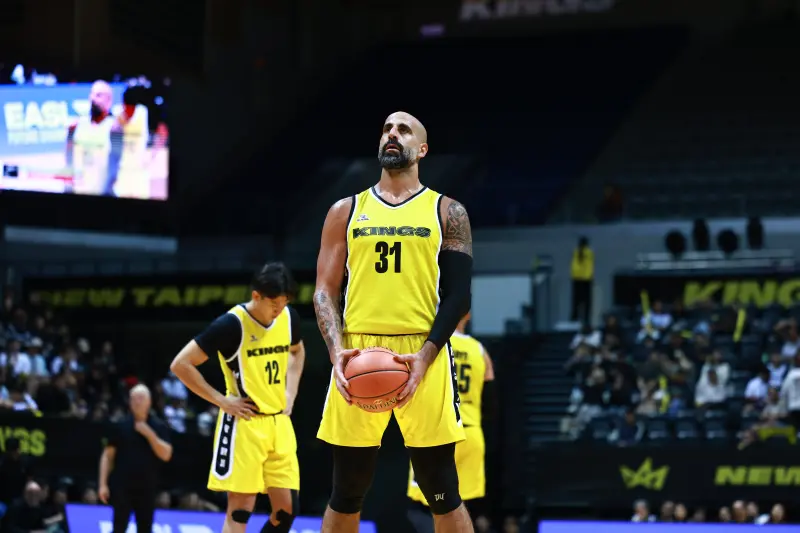 ▲新北國王今（22）日在東亞超級聯賽（EASL）主場迎戰日本勁旅東京電擊（Alvark Tokyo）以89：107落敗，吞下本屆東超首敗。（圖／新北國王提供）