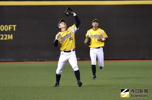 ▲中信兄弟江坤宇本季在游擊防區僅出現5次失誤，奪下金手套6連霸。（圖／記者朱永強攝 ,2025.10.19）