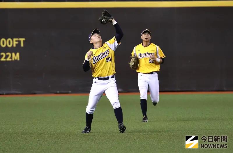 ▲中信兄弟江坤宇目前在台灣大賽首安尚未出爐，他表示狀況並非不好，而是擊球結果不佳。（圖／記者朱永強攝 ,2025.10.19）