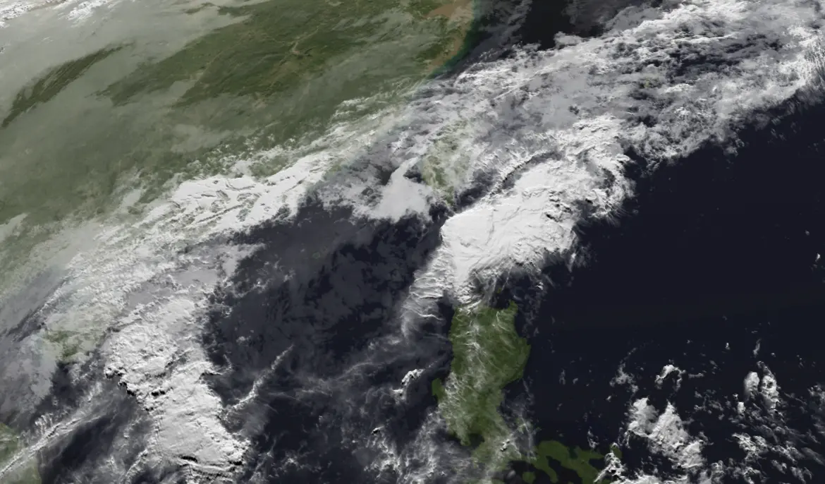 ▲風神颱風已經遠離，但在東北季風影響下，雲層相當深厚，北台灣、宜蘭依舊有明顯豪雨。（圖／翻攝NCDR）