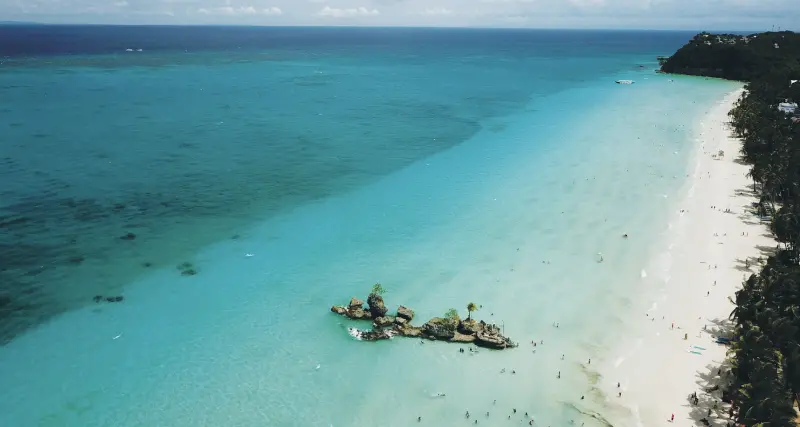 ▲隨著菲律賓政府宣布台灣旅客免簽證入境，前往宿霧、薄荷島、長灘島等海島勝地更加便利。圖為長灘島。（圖／菲律賓觀光局提供）