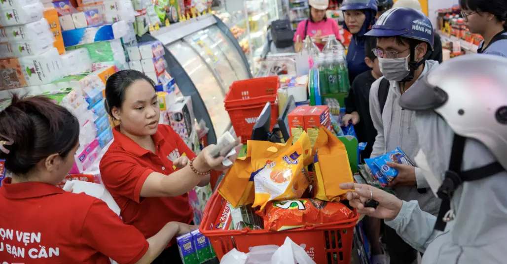 風神颱風重創越南！峴港人擠滿超市囤貨 連日豪雨災情嚴重
