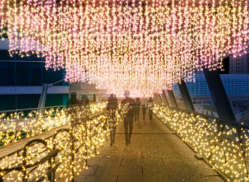 ▲新北耶誕城板橋轉運站 幻境萬花筒。（圖／新北市政府提供）