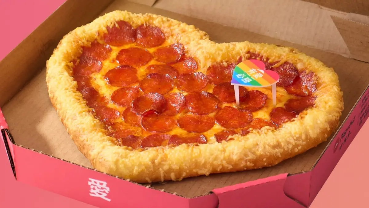 三大披薩比買一送一便宜！必勝客199元、送愛心披薩 達美樂42折