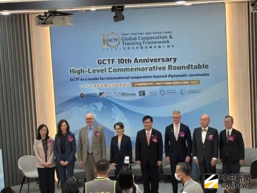 ▲全球合作暨訓練架構和政大社科院舉辦十週年高層紀念圓桌會談。（圖／記者李青縈攝）