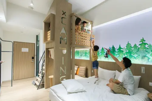 ▲雲朗觀光集團推出線上線下旅展，主打聯合住宿券一張只要2200元，可入住5大飯店與其他旅宿，像是用1張票券再加價700元可兩人入住品文旅礁溪的文漾家庭房，是打到1.7折之優惠。（圖／雲朗觀光提供）