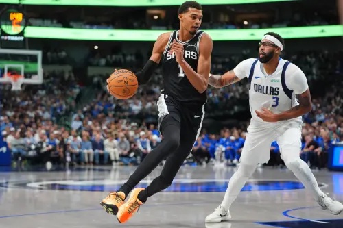 影／7尺4吋的KD？文班亞馬絲滑運球4分打　球迷：我到底看了什麼
