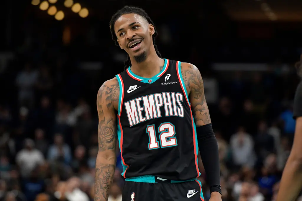 ▲曼菲斯灰熊今舉行主場開幕戰，美國最大售票網站「TickPick」賽前在社群公開一項驚人事實，就是灰熊主場「聯邦快遞廣場（FedExForum）」室外停車場，停車費要價21美元（約合新台幣646元），形成進場看球票價，比停車費還便宜的尷尬狀況。（圖／美聯社／達志影像）