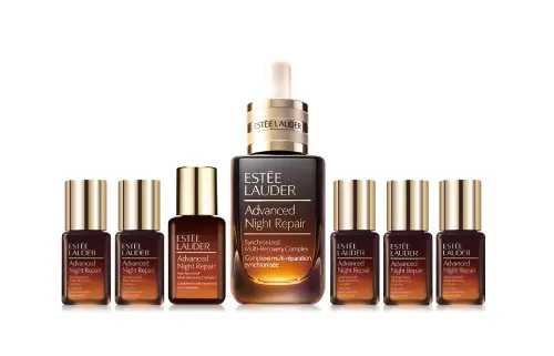 ▲遠百桃園Estée Lauder雅詩蘭黛全方位小棕修護組。（圖／遠百提供）