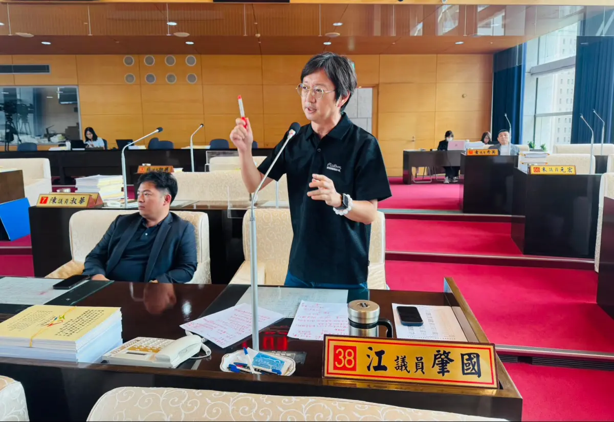 ▲議員江肇國指出，「花錢做形象、實事不願做」(圖／柳榮俊攝2025.10.23)