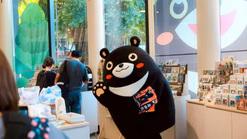 ▲高雄熊將在10/26中午12時，前往位於蓮池潭畔的「高雄熊主題商店」擔任一日店長，與熊寶們同樂。（圖／高市府觀光局提供）