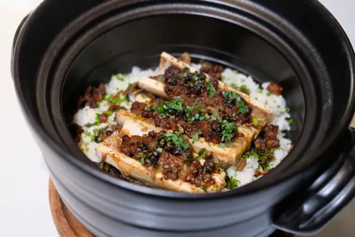 ▲「牛骨髓飯」結合西式料理手法，完美呈現骨髓油香潤口的絕妙滋味。（圖／記者葉盛耀攝）