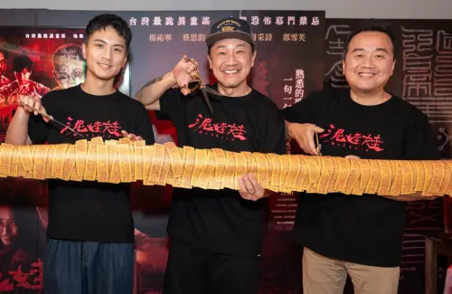 ▲李冠毅、陳為民、監製陳亮材現身西門町，為泥娃娃活動剪綵揭幕（圖／天予電影提供）