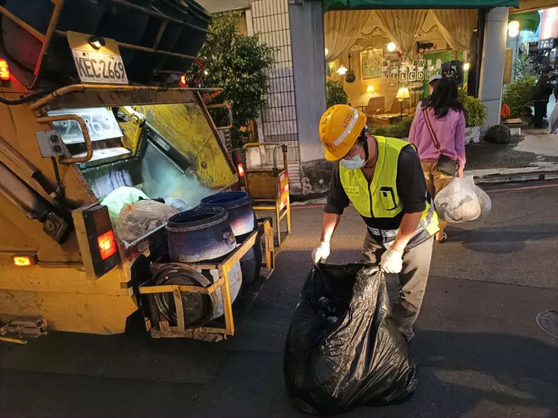11/12颱風停班課有垃圾車嗎？台中、高雄都沒收　桃園加班清垃圾