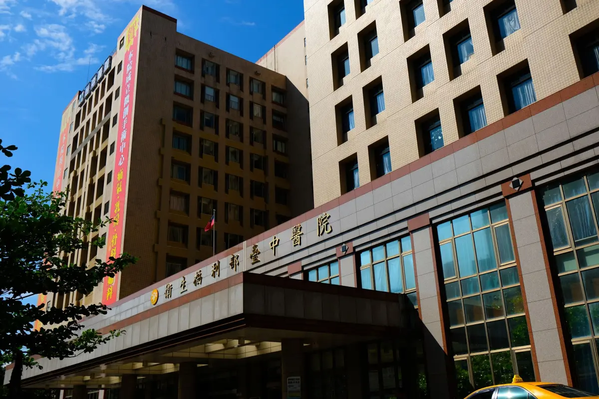 快訊／台中西區知名法式餐廳驚傳食物中毒 10人嘔吐、腹痛就醫