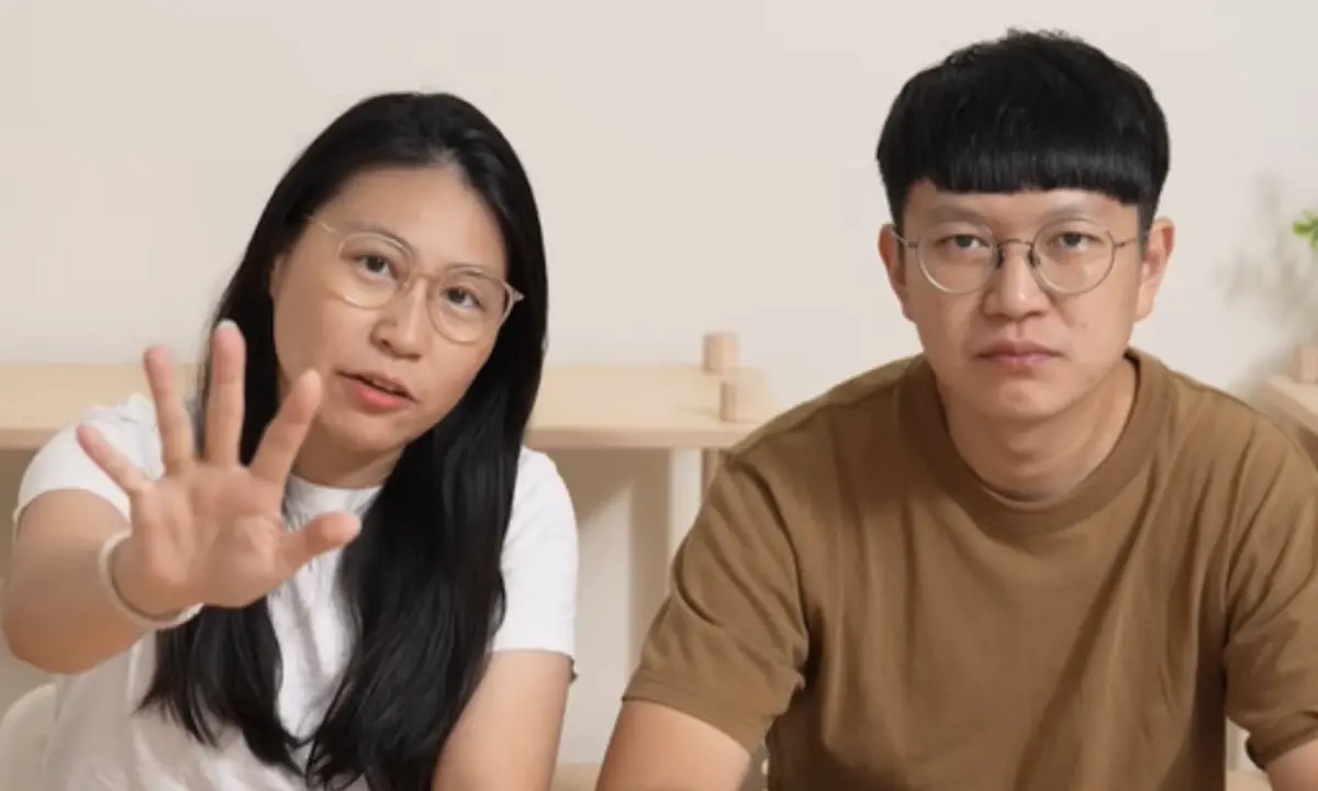 ▲YTR好味小姐近期人設翻車，阿斷（右）自爆撿屍老婆脆脆（左），還喊「合法撿屍」挨轟，事實上好味小姐2016年組三人團體以養貓起家，在YouTube上有140萬訂閱。（圖／好味小姐腦波弱 YouTube）