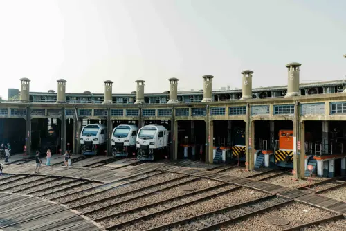 ▲來到彰化，推薦一定要到從跨站天橋走到扇形車庫看看，鐵道可是運轉彰化的心臟呢！（圖／彰化縣政府提供）