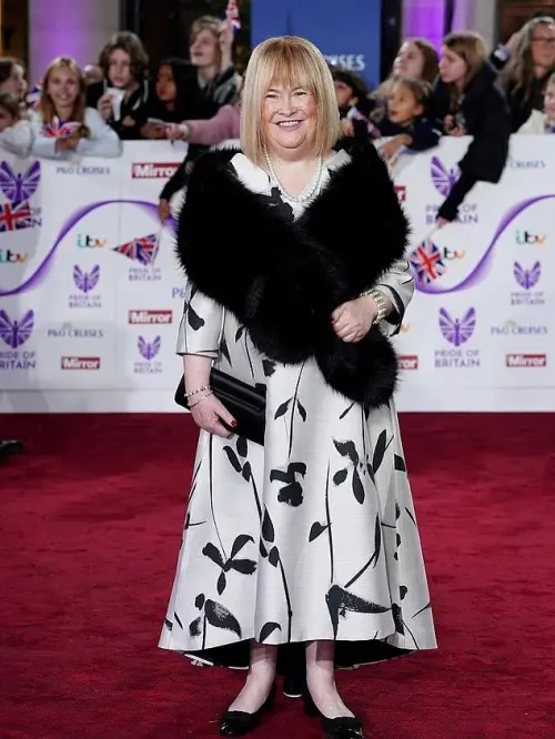 ▲蘇珊大嬸（如圖）近年中風休養身體，沈寂了兩年，今年4月她開始在IG上發聲，最近出席公開場合時，也已全新造型驚豔全場。（圖／翻攝自蘇珊大嬸IG@susanboylemusic）