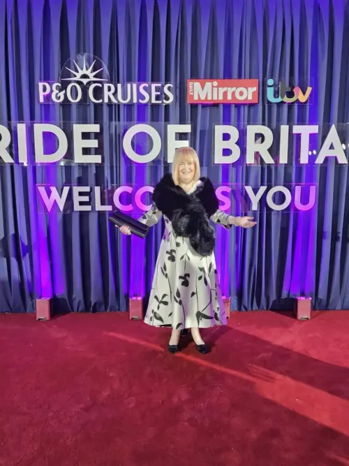 ▲蘇珊大嬸（如圖）近兩年因中風而沈寂，今年4月她開始復出，近期出席英國驕傲獎時，也驚豔全場。（圖／翻攝自蘇珊大嬸IG@susanboylemusic）