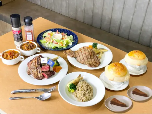 ▲瀧厚「絕對美牛雙人套餐」，一次享受帶骨牛小排、肋眼、菲力三大經典部位，搭配酥皮濃湯、凱薩沙拉、法式燉飯與甜點，打造頂級雙人饗宴。（圖／業者提供）