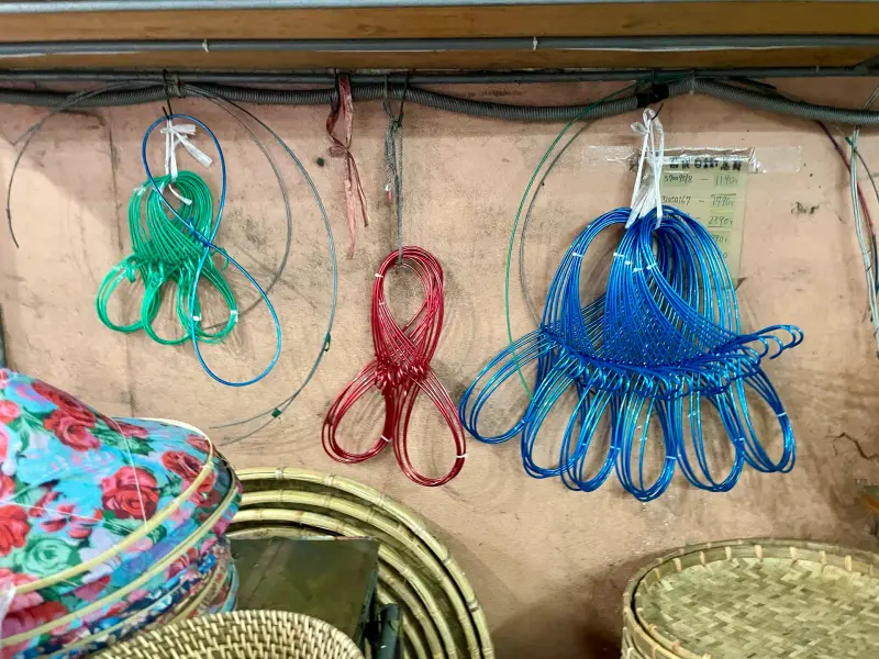 ▲下雨天衣服很難乾？有民眾在Threads分享，宜蘭晾衣服神器「8字型衣架」。（圖／Threads@lu_1126_授權提供）