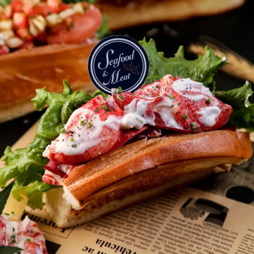 ▲「波波海鮮市集」推出經典龍蝦三明治。（圖／ELLE提供）