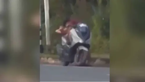 普吉島情侶公路「尬車熱吻」影片瘋傳　網怒轟：很丟臉！
