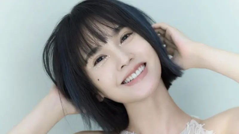 ▲楊丞琳（如圖）帶著第13張華語大碟《有且》回歸歌壇，本月22日數位發行、11月18日實體發行，昨（24）日第3波舞曲〈Yes, but?〉MV上架，楊丞琳連換5套造型，大展率性美舞蹈魅力，讓大批粉絲看了讚嘆連連：「太好看！有質感的MV！」（圖／翻攝自楊丞琳臉書）