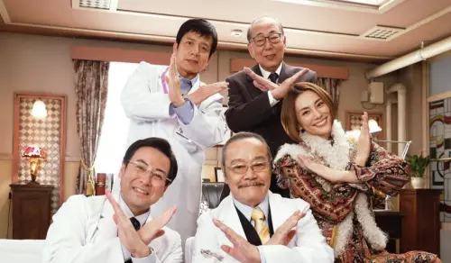 ▲勝村政信（後左2）爆出婚外情，形象大受打擊。（圖／翻攝自Instagram／doctorx_official）