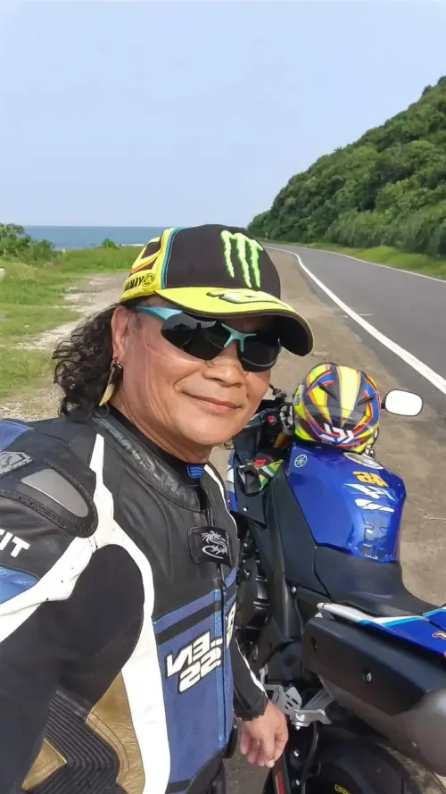 ▲沈文成過往越戰背景曝光，讓不少粉絲大讚「真男人典範」。（圖／翻攝自臉書@沈文程Daiwa七海刀狼酷卡粉絲團 ）