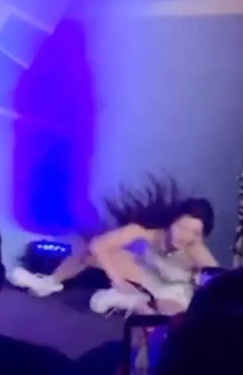 ▲南珉貞演出時重摔，緩了好一陣子才爬起來。（圖／翻攝自南珉貞Threads@minjeong_w_）