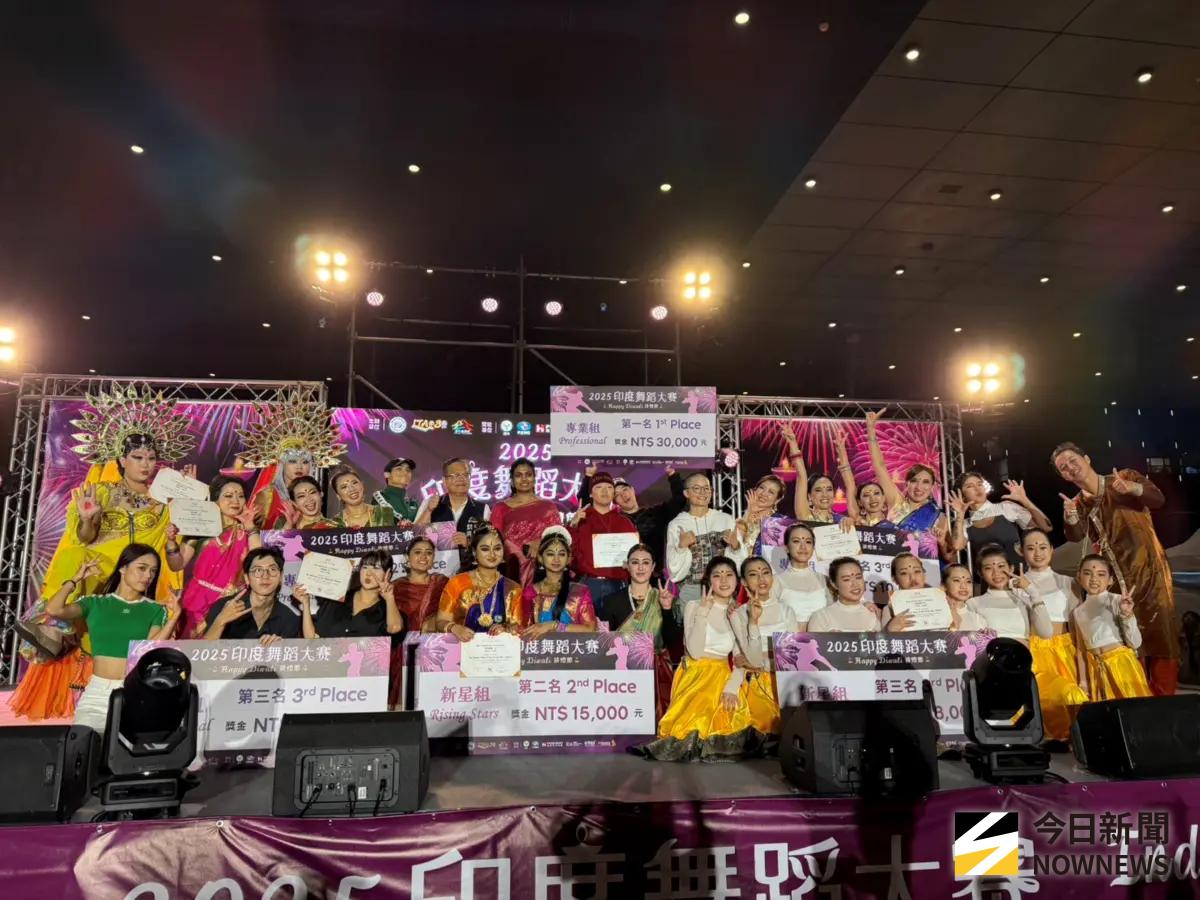▲2025印度舞蹈大賽暨排燈節慶典，在台中市政府府前廣場熱鬧登場(圖／民政局提供2025.10.25)