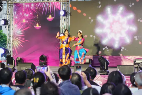 ▲印度舞蹈大賽，近30組舞團輪番上陣比拼舞技(圖／民政局提供2025.10.25)