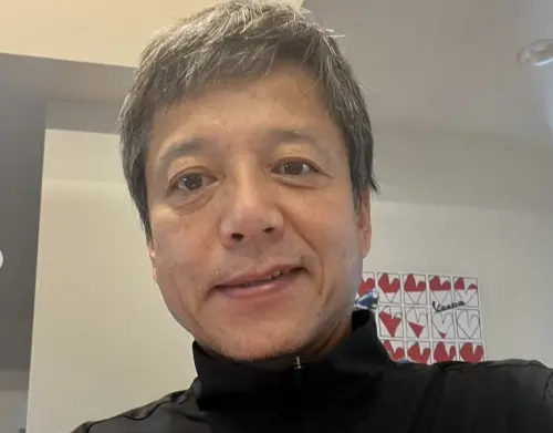 勝村政信爆不倫！帶小三去聚會　任由後輩摸屁股還笑稱：跟他不熟
