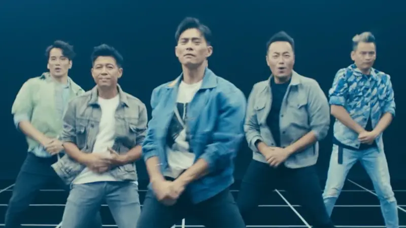 ▲閃兵風暴延燒，張克帆（右2）昨（24）日突曬紅孩兒30週年紀念曲掀回憶熱潮，全團七人皆服過兵役再被翻出，被粉絲讚為「真男人團」。（圖／翻攝自YT@紅孩兒 The boys）