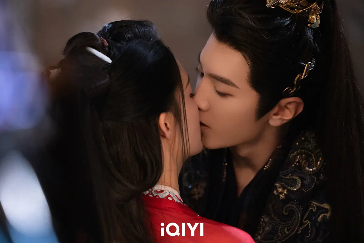 《一笑隨歌》陳哲遠親到嘴巴乾裂 李沁爆他只顧秀下顎線還不讓碰