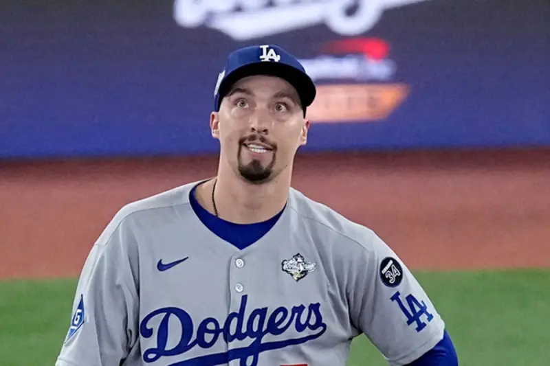 ▲季後賽表現出色的道奇王牌左投史奈爾（Blake Snell）這一場比賽控球失準，他賽後坦言狀況不佳，美媒則痛批道奇本場表現堪稱「一場笑話」。（圖／美聯社／達志影像）