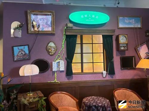 ▲《微醺大飯店》落腳高雄哈瑪星老建築，並且改造成沉浸空間。 （圖／記者李青縈攝）