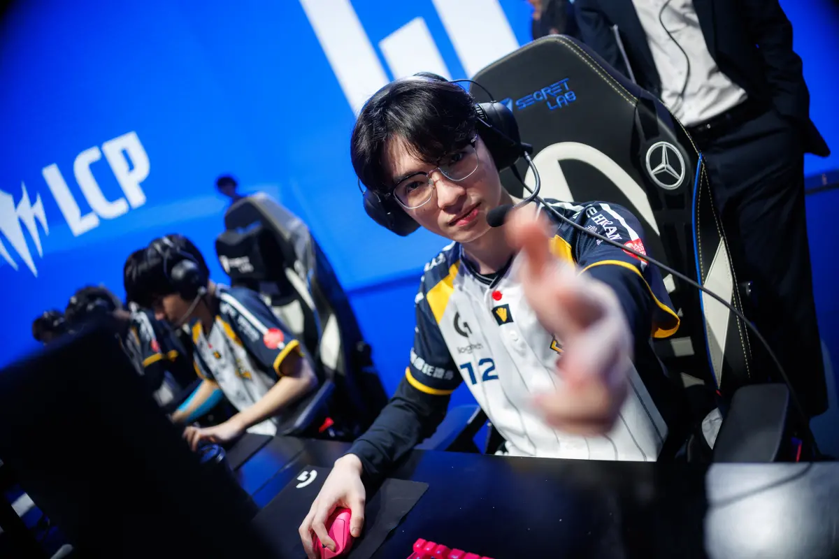 LOL世界賽/CFO2:0擊敗FLY!台灣時隔10年重返8強 Rest站出來了