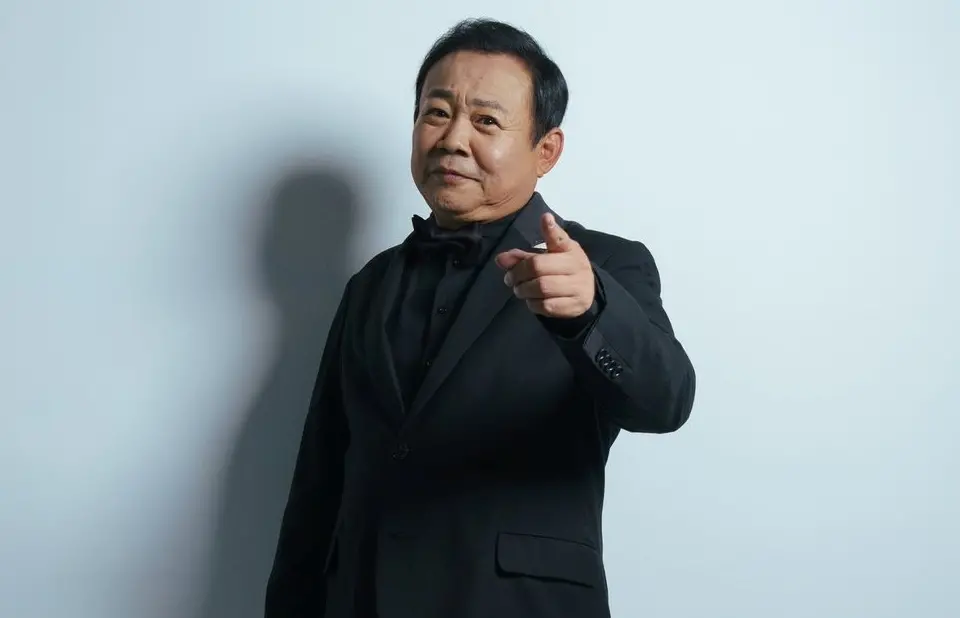 ▲鄭志偉（如圖）在本月18日擔任第60屆金鐘戲劇類頒獎典禮的頒獎人，不過典禮結束後，他竟疑問「典禮怎麼會找我？」曾寶儀則超暖喊話他「沒有你就不完整」。（圖／鄭志偉FB）