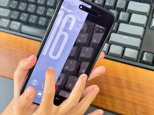 iPhone相機誤觸有解！iOS 26.1把決定權交給用戶新增關閉左滑功能
