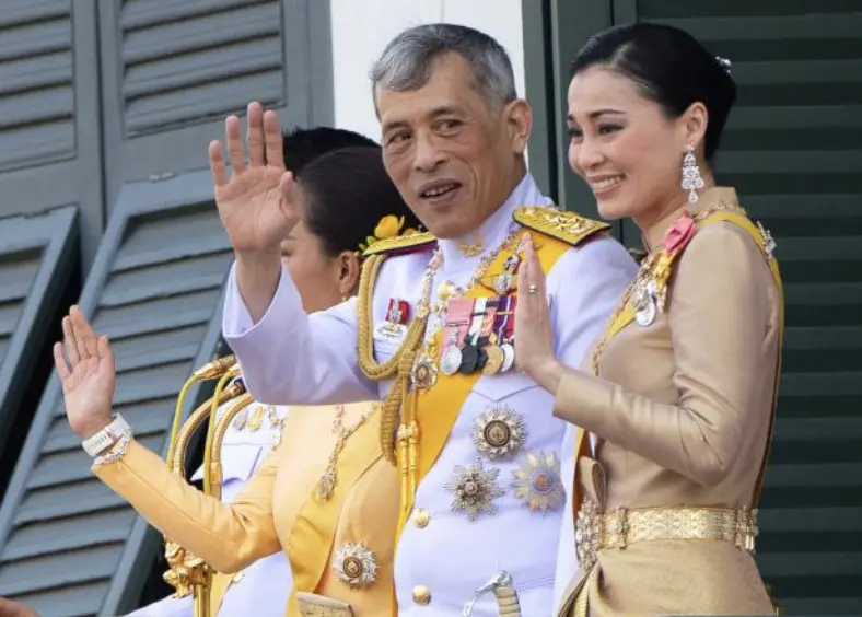 泰國王后與貴妃「逆生長」？開眼隆鼻疑雲再起　網驚嘆宛如兩個人