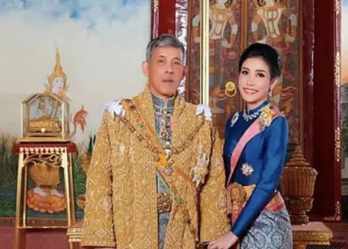 ▲泰國十世皇瓦吉拉隆功以及貴妃詩妮娜。（圖／翻攝自泰國王室官網）