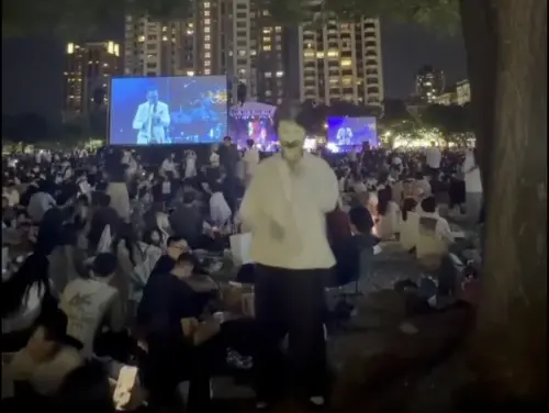 今年萬聖節最夯打扮！全民瘋模仿「盧秀燕」十萬人朝聖：有鼓聲
