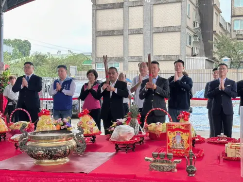 ▲團隊祈求永吉公園捷開案工程順利