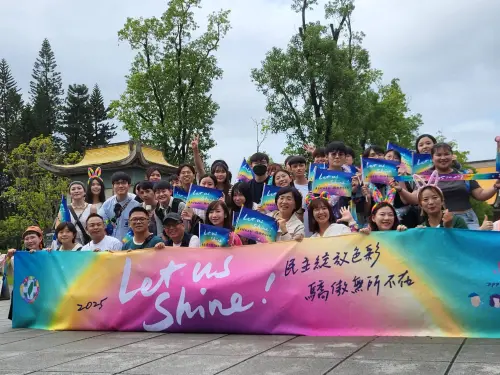 ▲民進黨出席同志大遊行，包含蘇巧慧、張雅琳等人出席。（圖／記者陳佩君攝，2025.10.25）