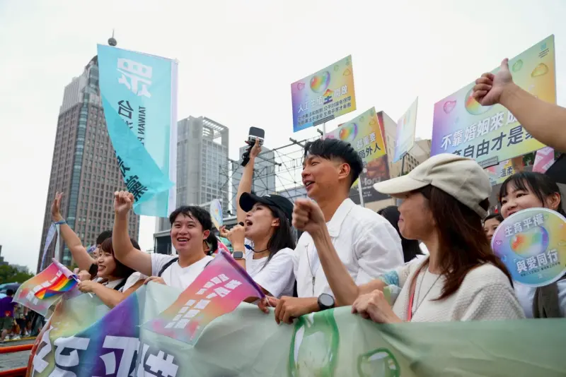    ▲民眾黨公職參加第23屆台灣同志遊行。（圖／民眾黨提供）  
